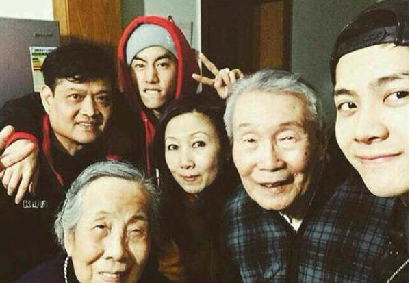 多维视角下的明星男主角小说探讨