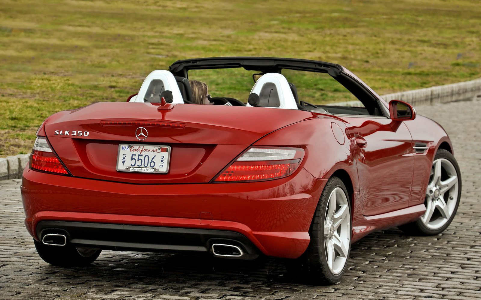 奔驰SLK350最新报价,奔驰SLK350最新报价，市场走势下的豪华跑车价值分析