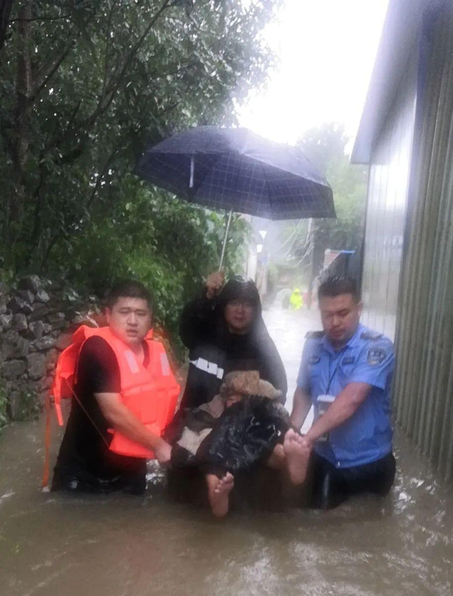 青岛暴雨来袭，应对与防范指南🌊