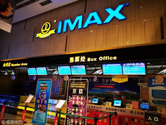 万达影视上市，开启一场温馨电影之旅