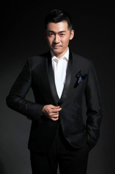 当红明星的最新动态揭秘，星光下的温馨日常